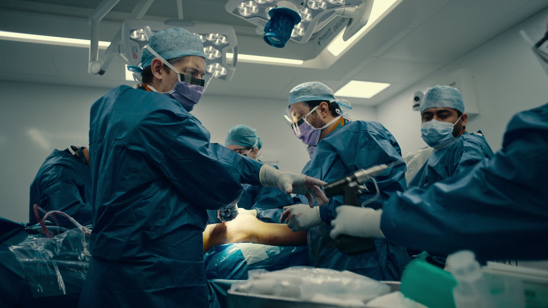 Critic: Viu sau mort