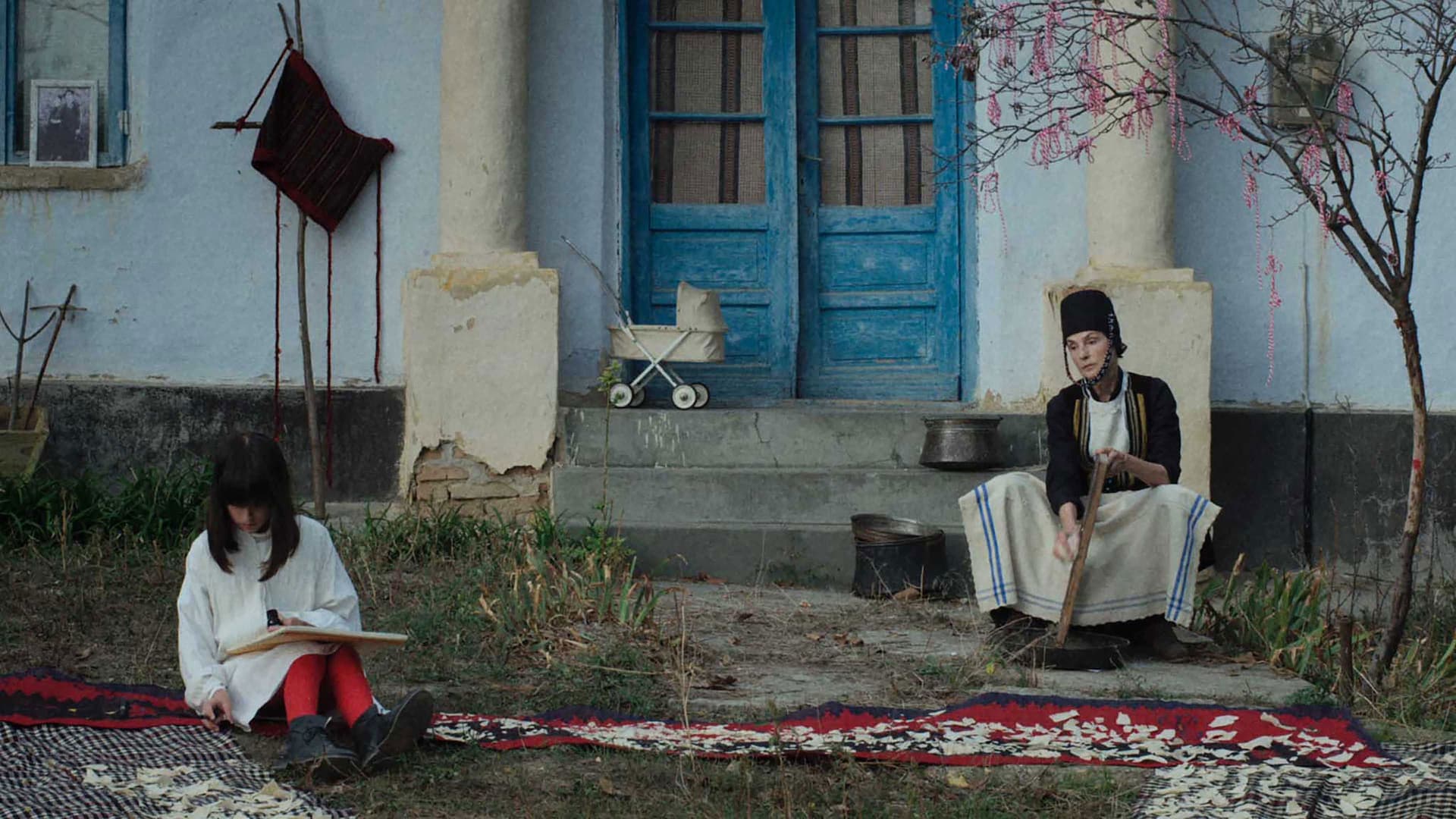 Maia – Portret cu mâini