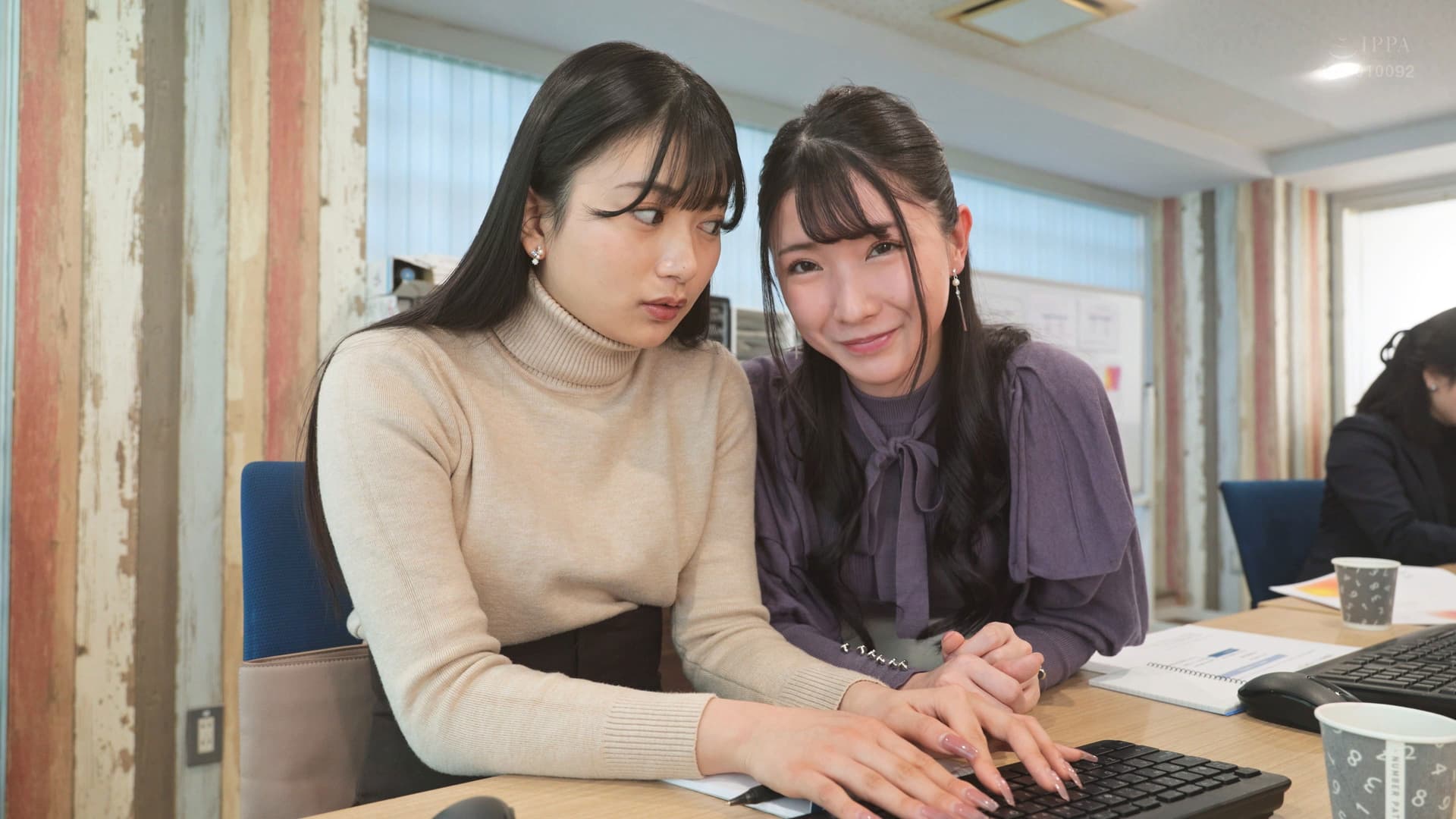 「アナタの顔にヒトメボレしました」 ツンツン部下の北岡さんとデレデレ上司宮西さんのキスで始まるオフィスレズ　北岡果林　宮西ひかる