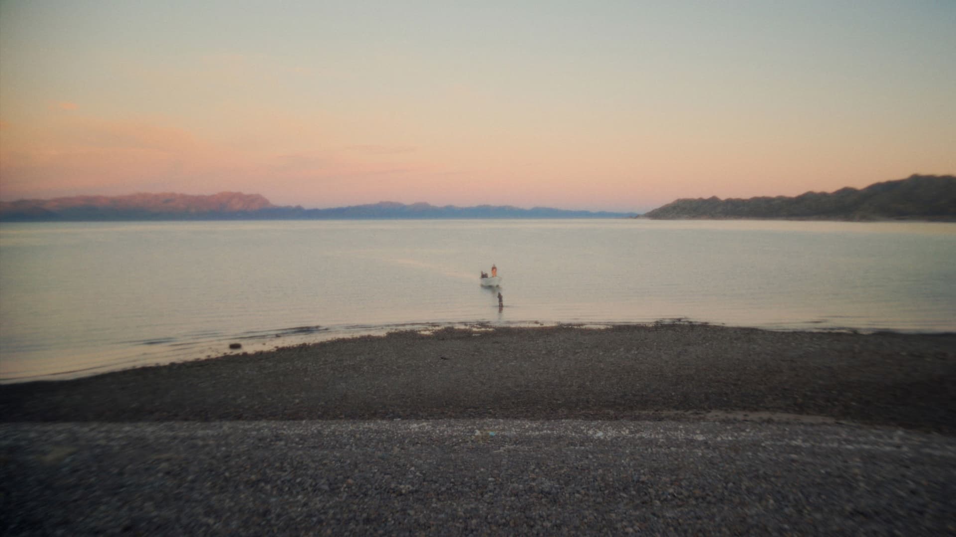 Una Mano Bajo La Nieve