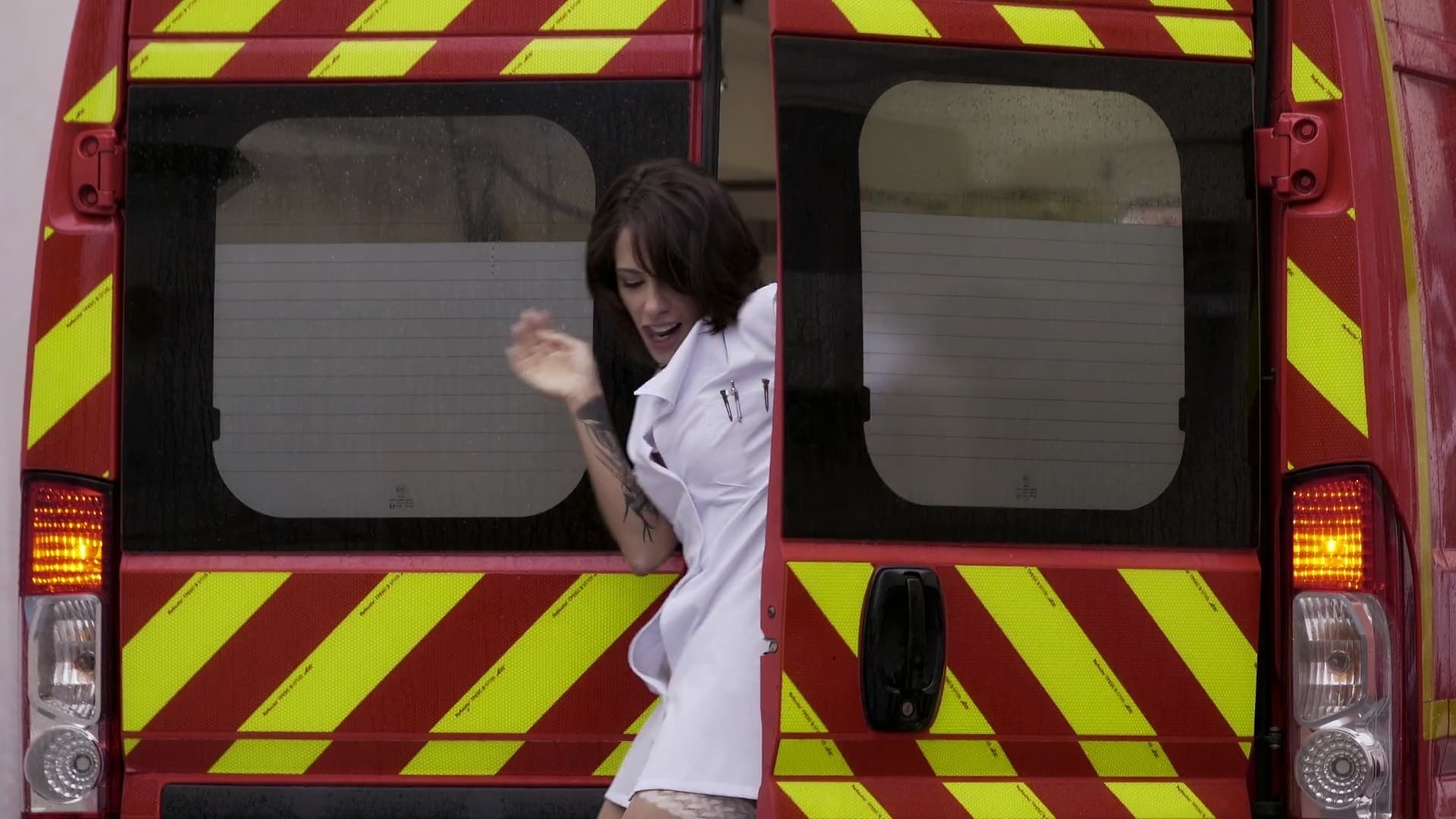 Inès, Infirmière très Privée