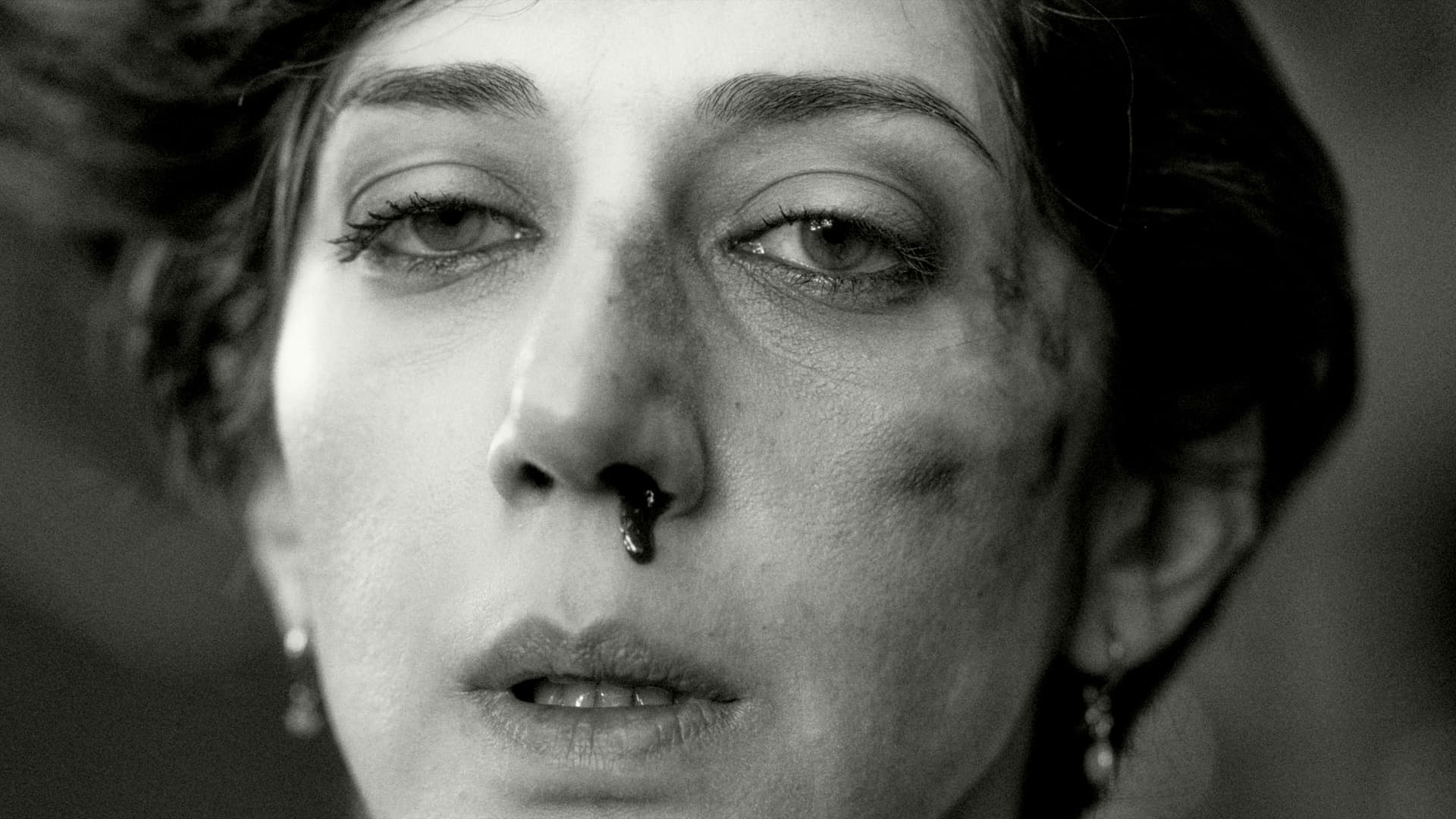 Deux personnes échangeant de la salive