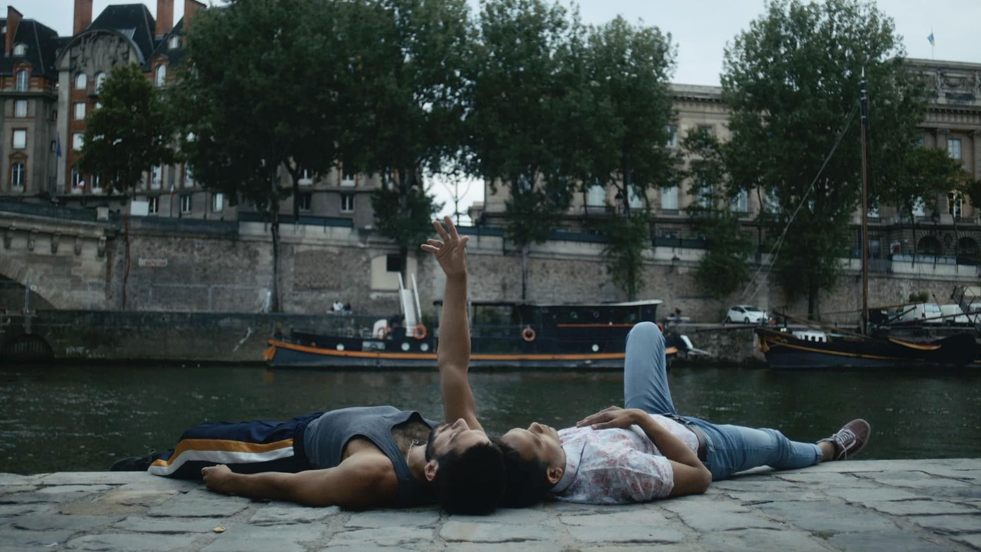 မျောတလွင့်လွင့်