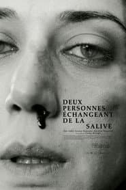 Deux personnes échangeant de la salive