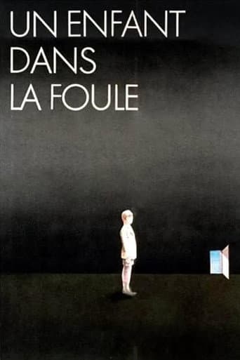 Un enfant dans la foule
