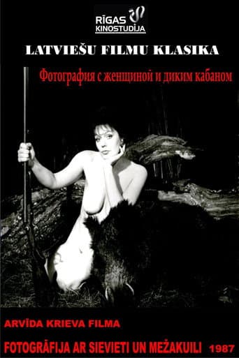 Fotogrāfija ar sievieti un mežakuili