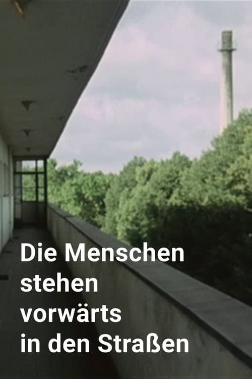 Die Menschen stehen vorwärts in den Straßen