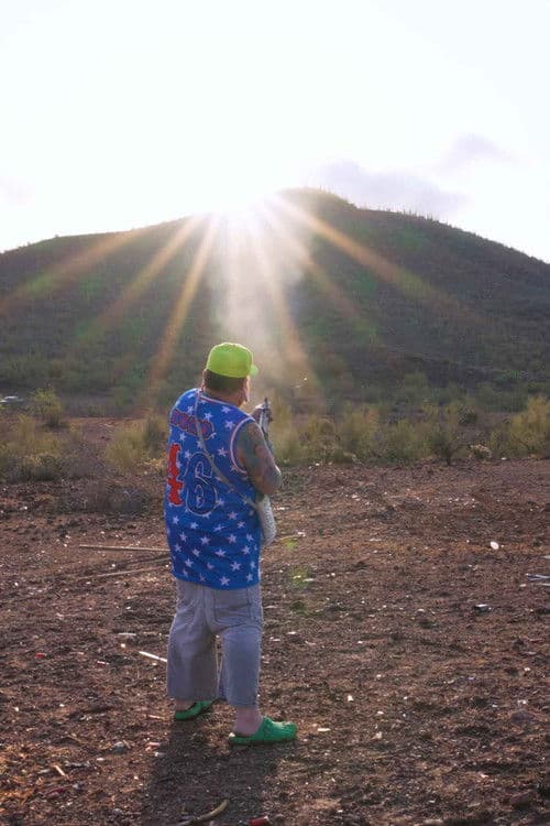 KING HILLBILLY SHOOTS THE SUN: Nocturnal millionaire against the daytime