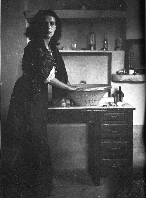 Leonora Carrington o el sortilegio irónico