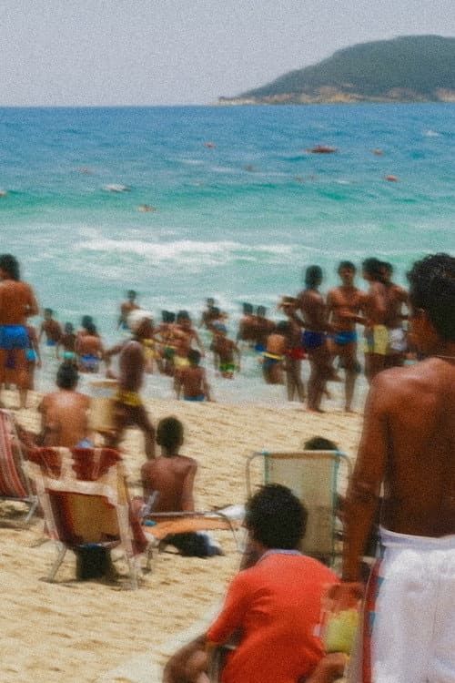 Os Pobres Vão à Praia