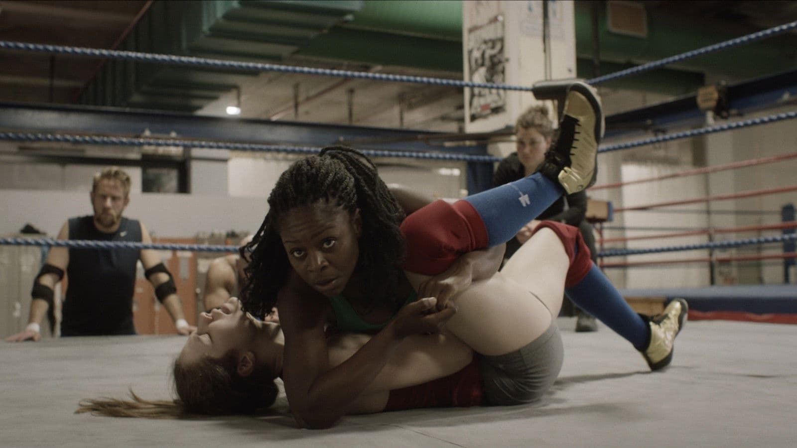 Se caută o femeie puternică